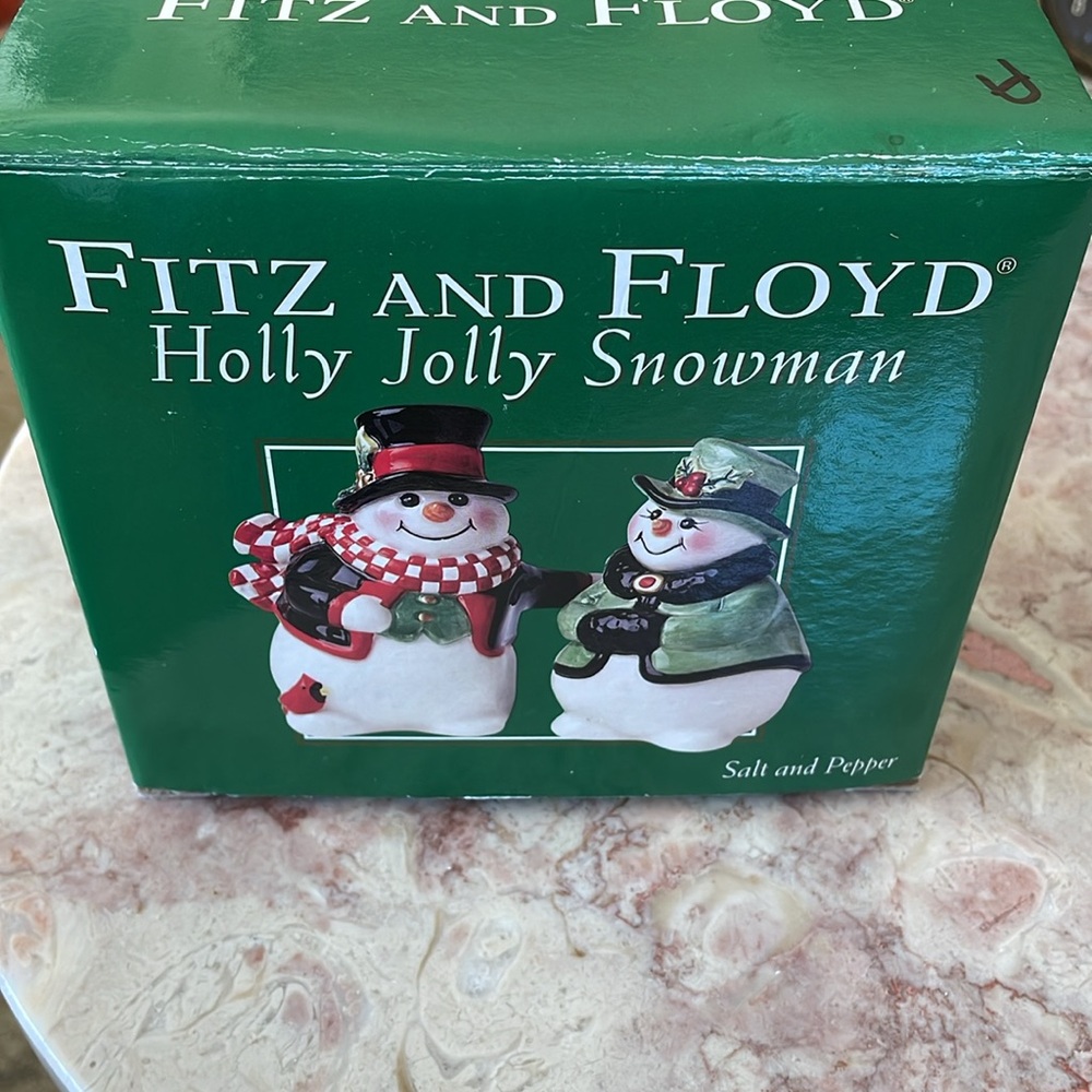 New In Box~Fitz And Floyd Holly Jolly Mr and Mrs Snowmen Salt & Pepper Shakers - Picture 9 of 10